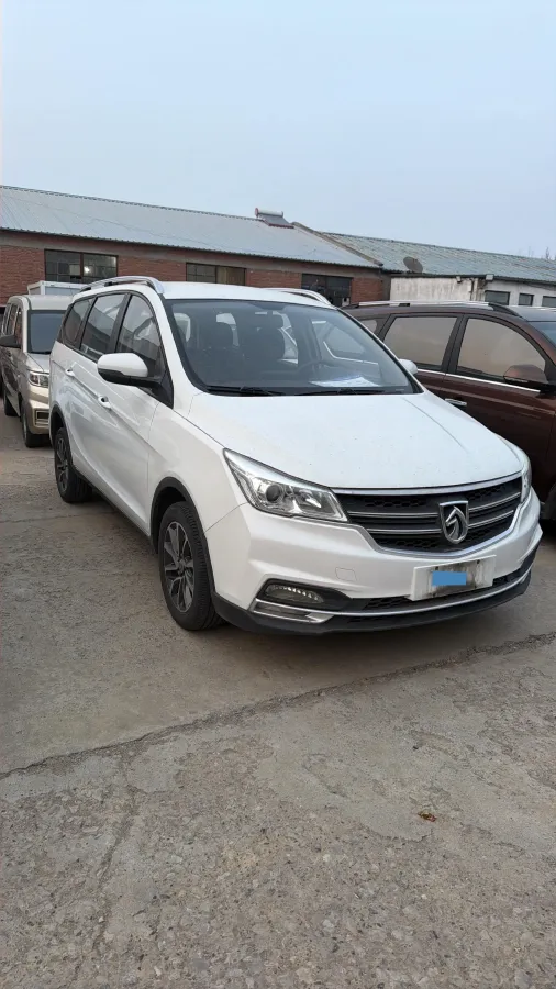 2019 BaoJun 730 1.5L 105HP L4 6MT,autocango,china used car exporter,china ev exporter,chinese used car exporter,chinese used ev exporter