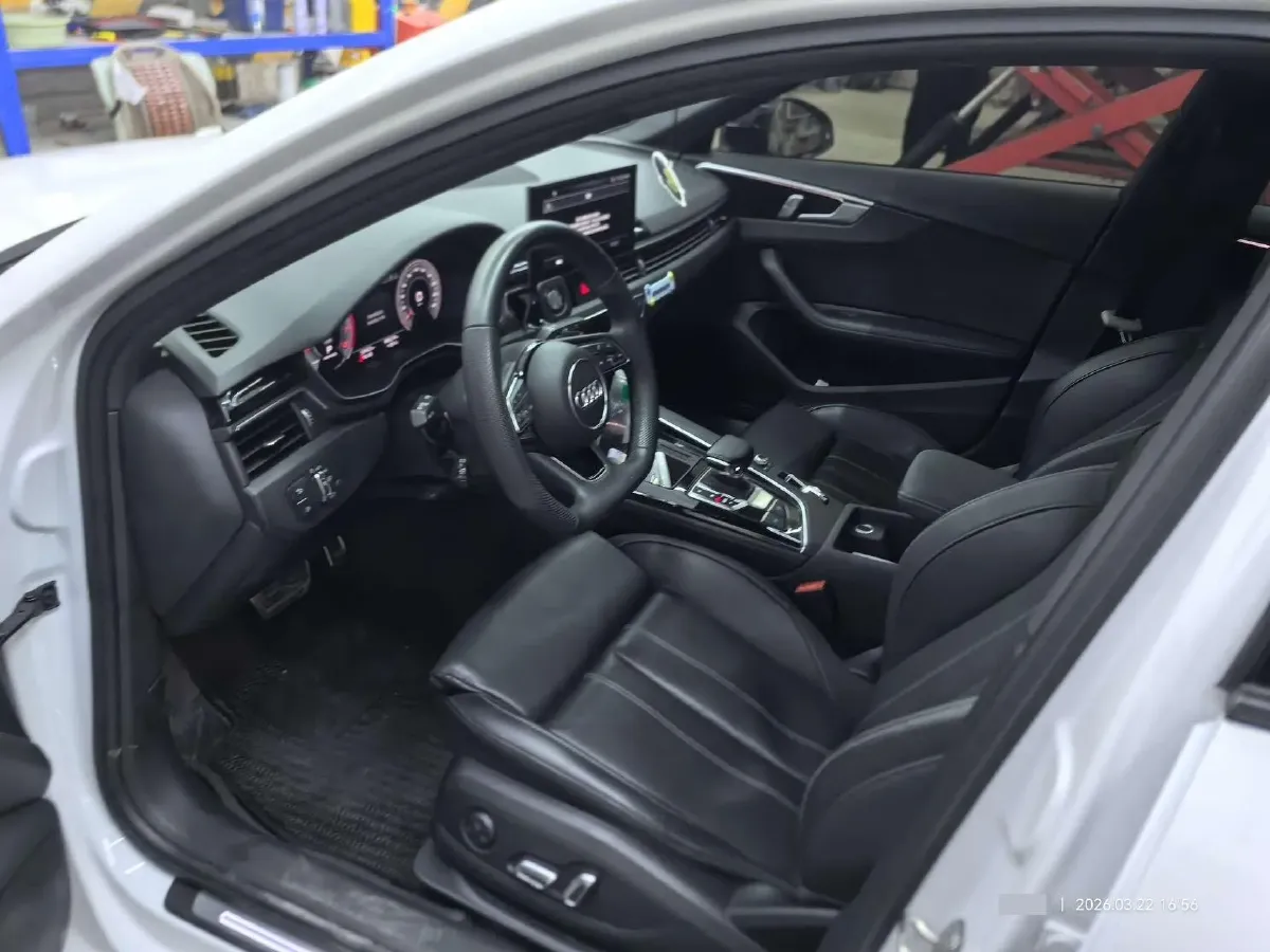 2023 Audi A4L 2.0T 190HP L4 7DCT,autocango,china used car exporter,china ev exporter,chinese used car exporter,chinese used ev exporter