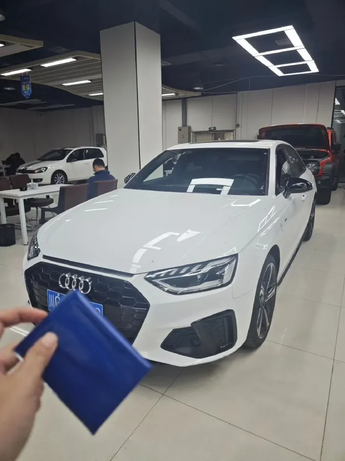 2023 Audi A4L 2.0T 190HP L4 7DCT,autocango,china used car exporter,china ev exporter,chinese used car exporter,chinese used ev exporter