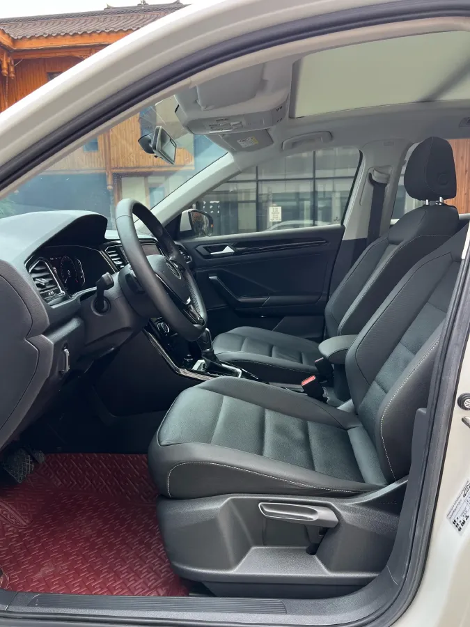 2022 Volkswagen T-Roc 1.4T 150HP L4 7DCT,autocango,china used car exporter,china ev exporter,chinese used car exporter,chinese used ev exporter