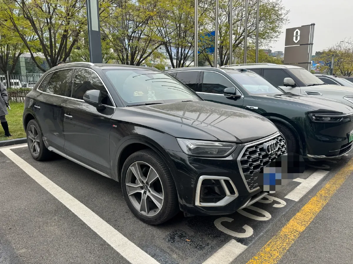 2021 Audi Q5L 2.0T 252HP L4 7DCT,autocango,china used car exporter,china ev exporter,chinese used car exporter,chinese used ev exporter