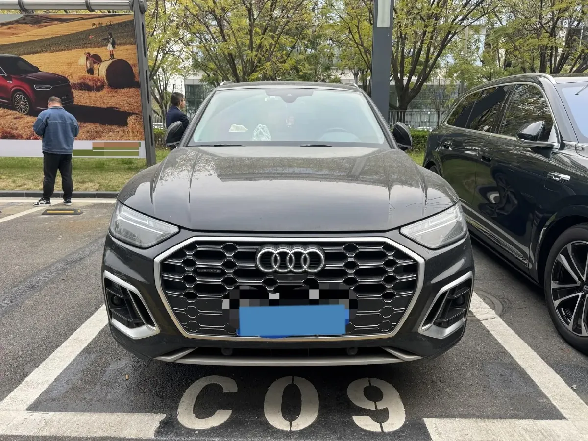 2021 Audi Q5L 2.0T 252HP L4 7DCT,autocango,china used car exporter,china ev exporter,chinese used car exporter,chinese used ev exporter