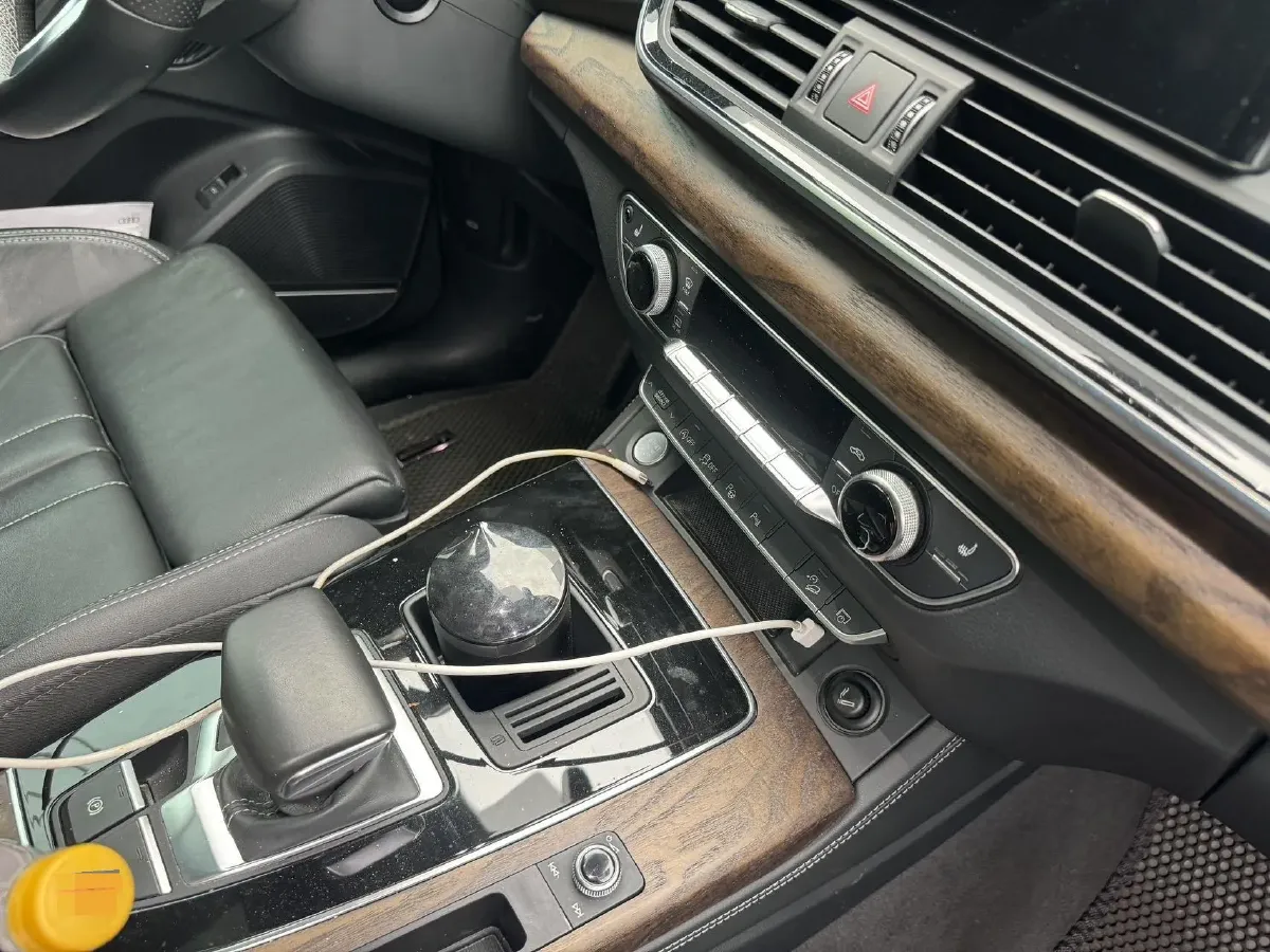 2021 Audi Q5L 2.0T 252HP L4 7DCT,autocango,china used car exporter,china ev exporter,chinese used car exporter,chinese used ev exporter