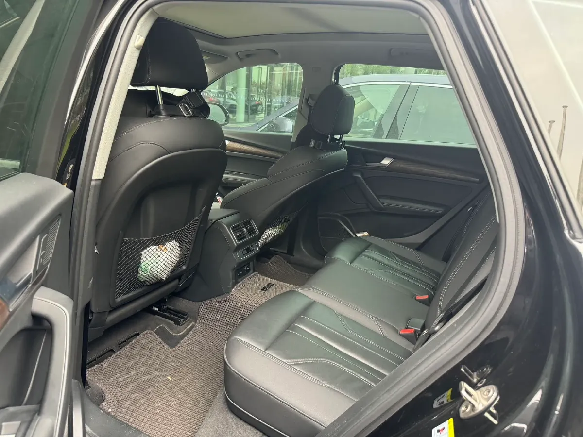 2021 Audi Q5L 2.0T 252HP L4 7DCT,autocango,china used car exporter,china ev exporter,chinese used car exporter,chinese used ev exporter