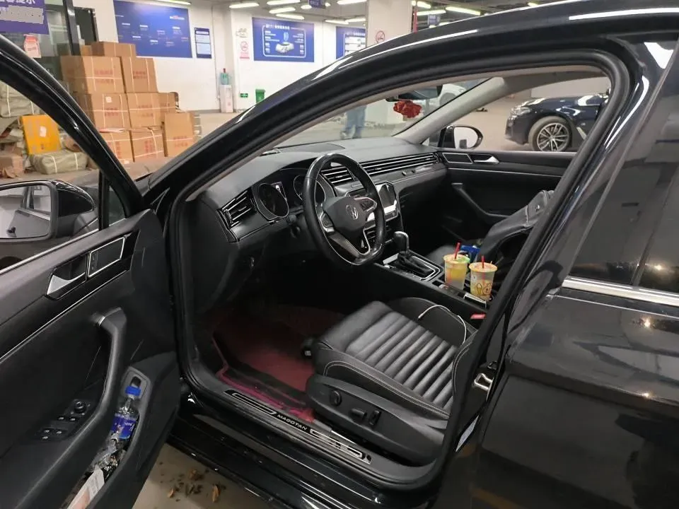 2020 Volkswagen Magotan 2.0T 186HP L4 7DCT,autocango,china used car exporter,china ev exporter,chinese used car exporter,chinese used ev exporter