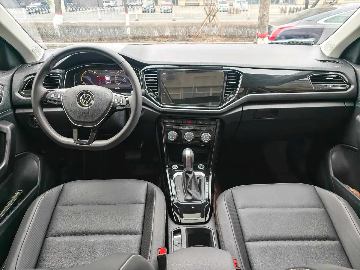 2021 Volkswagen T-Roc 1.4T 150HP L4 7DCT,autocango,china used car exporter,china ev exporter,chinese used car exporter,chinese used ev exporter