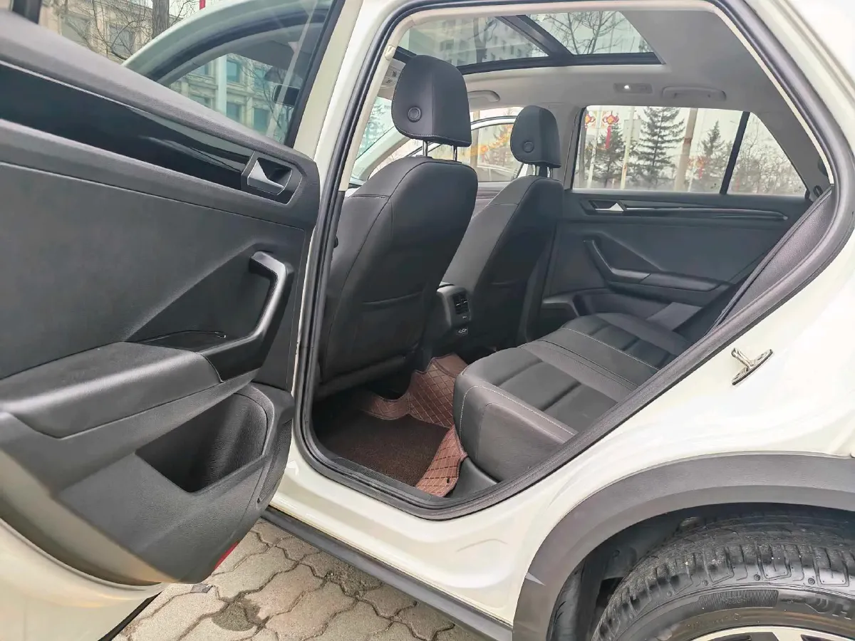 2021 Volkswagen T-Roc 1.4T 150HP L4 7DCT,autocango,china used car exporter,china ev exporter,chinese used car exporter,chinese used ev exporter