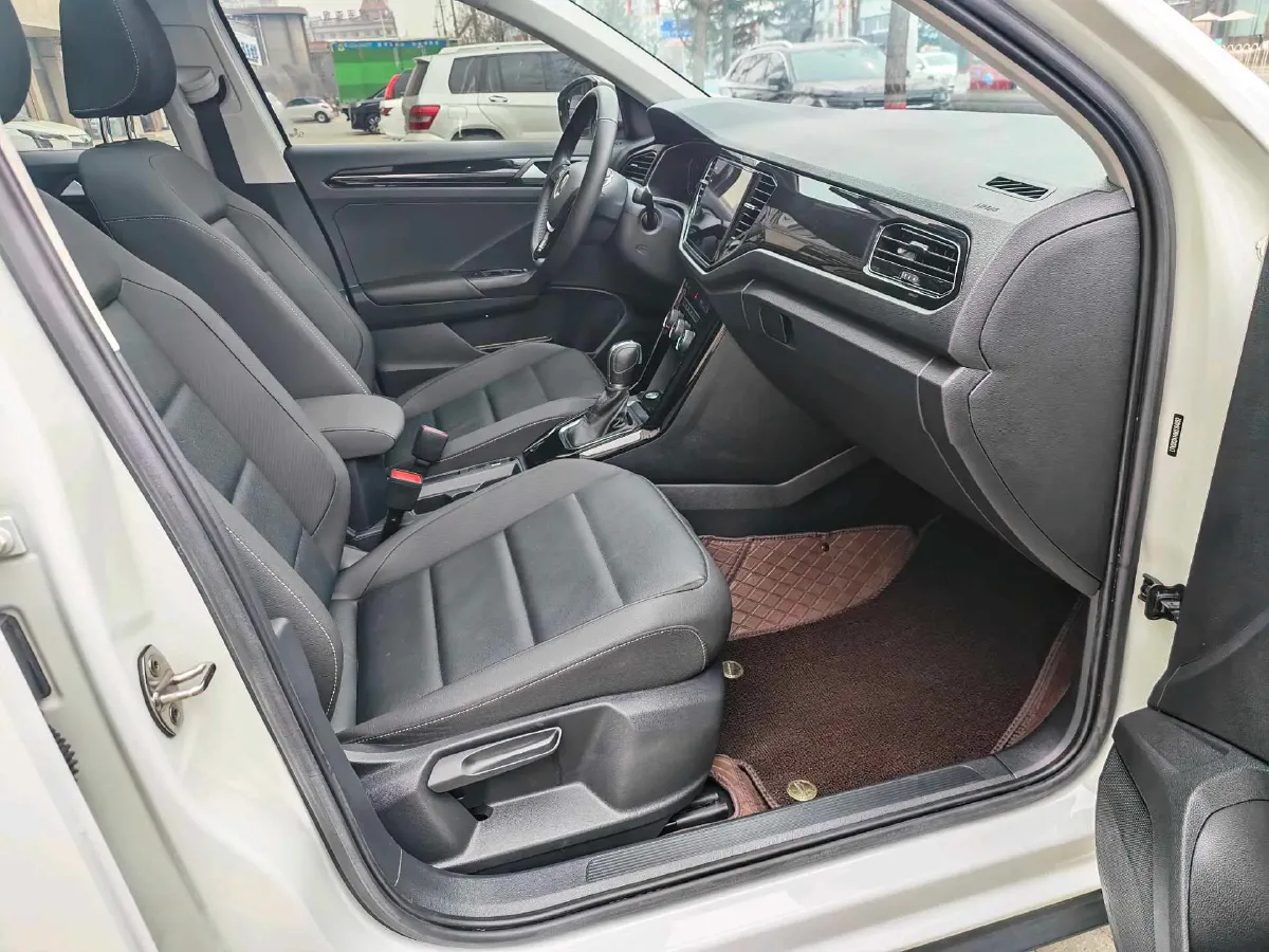 2021 Volkswagen T-Roc 1.4T 150HP L4 7DCT,autocango,china used car exporter,china ev exporter,chinese used car exporter,chinese used ev exporter