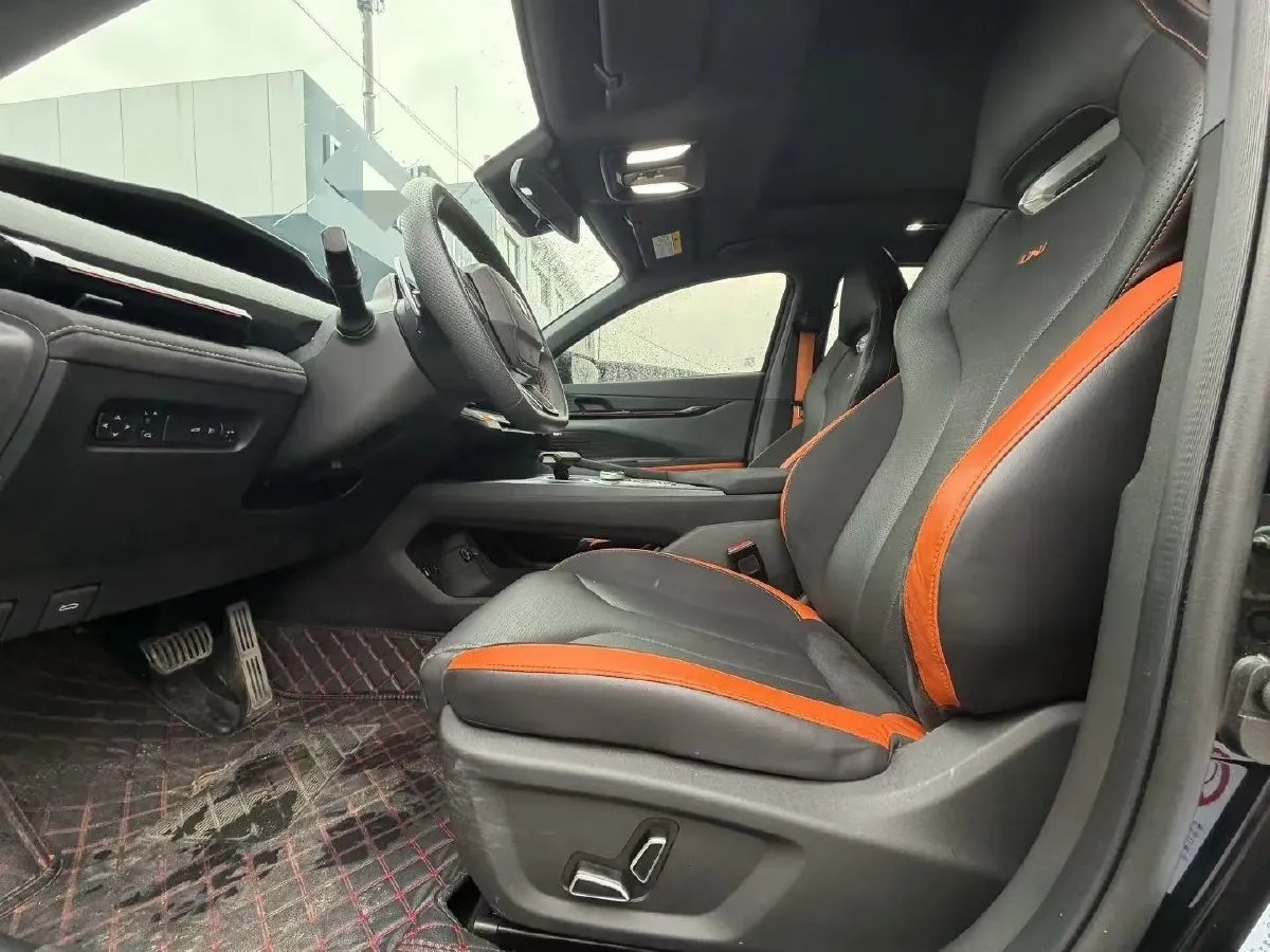 2023 ChangAn UNI-V 2.0T 233HP L4 8AT,autocango,china used car exporter,china ev exporter,chinese used car exporter,chinese used ev exporter