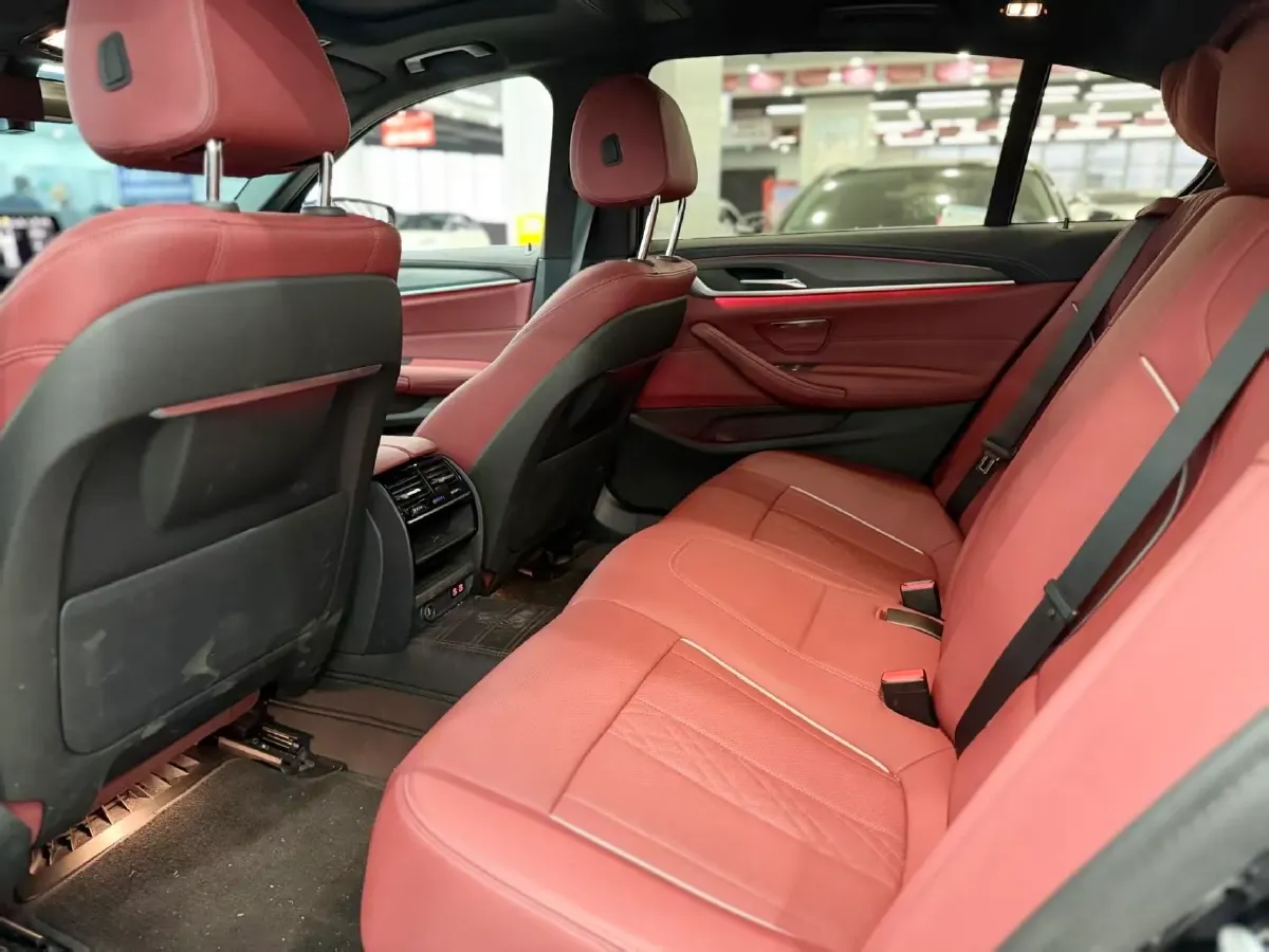 2023 BMW 5 Series 2.0T 245HP L4 8AT,autocango,china used car exporter,china ev exporter,chinese used car exporter,chinese used ev exporter