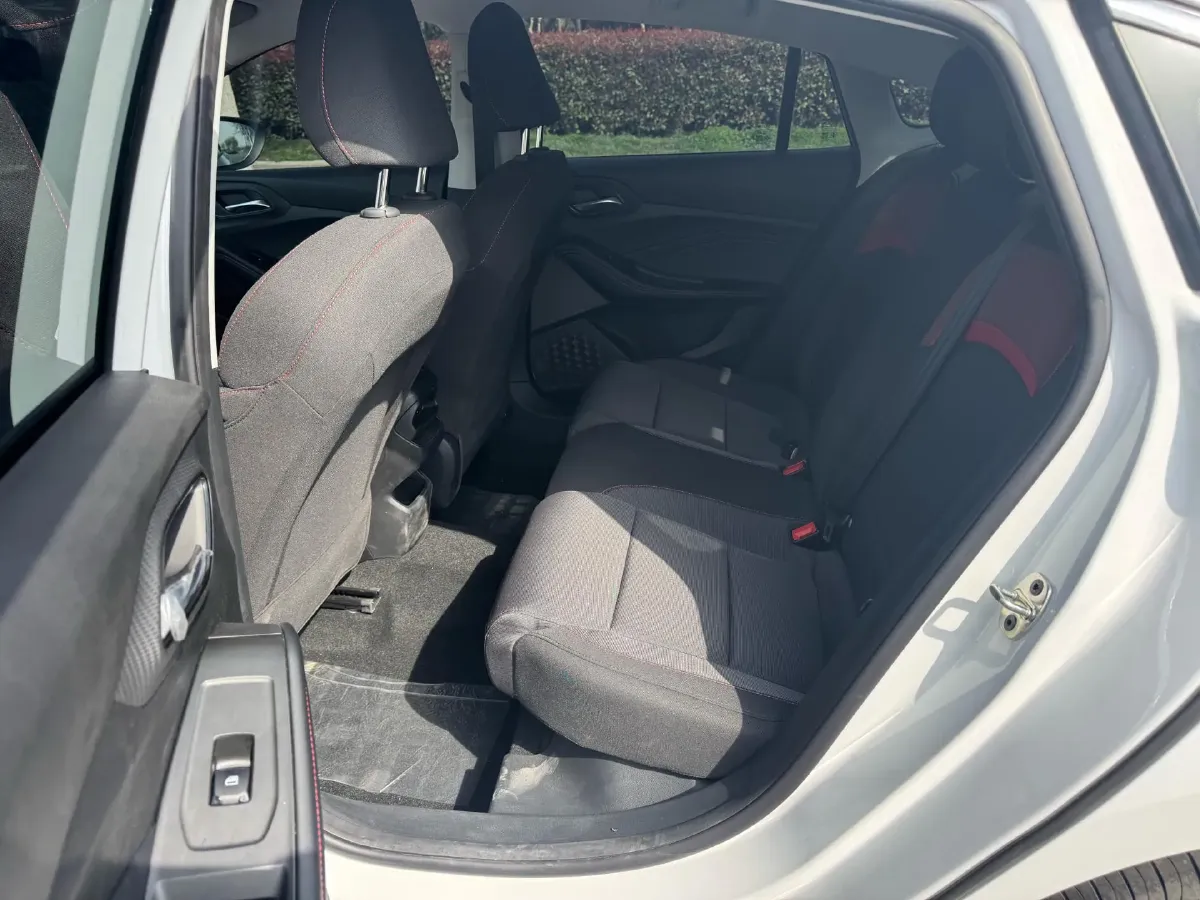 2023 MG 5 1.5L 129HP L4 5MT,autocango,china used car exporter,china ev exporter,chinese used car exporter,chinese used ev exporter