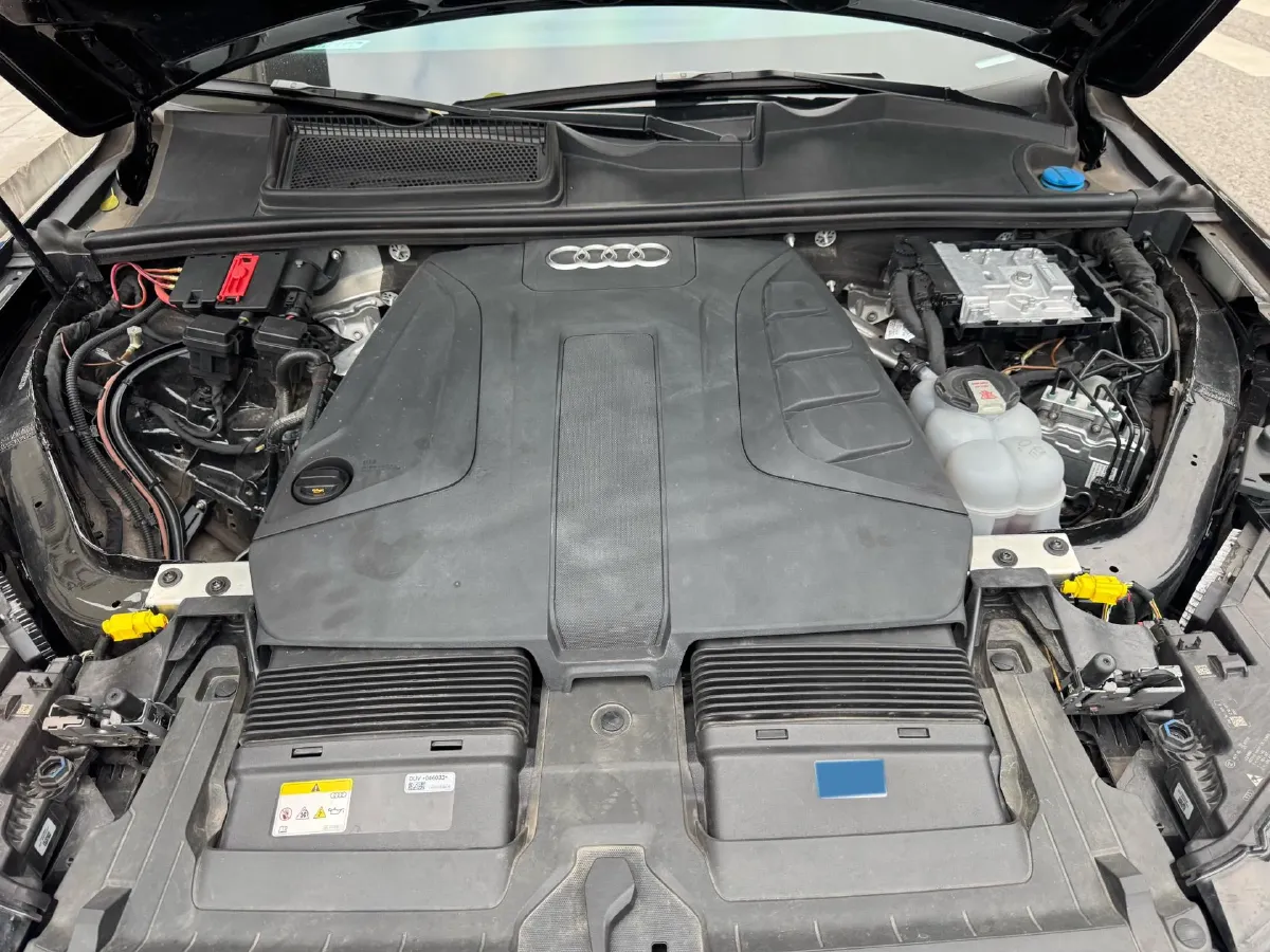 2024 Audi Q7 2.0T 265HP L4 8AT,autocango,china used car exporter,china ev exporter,chinese used car exporter,chinese used ev exporter