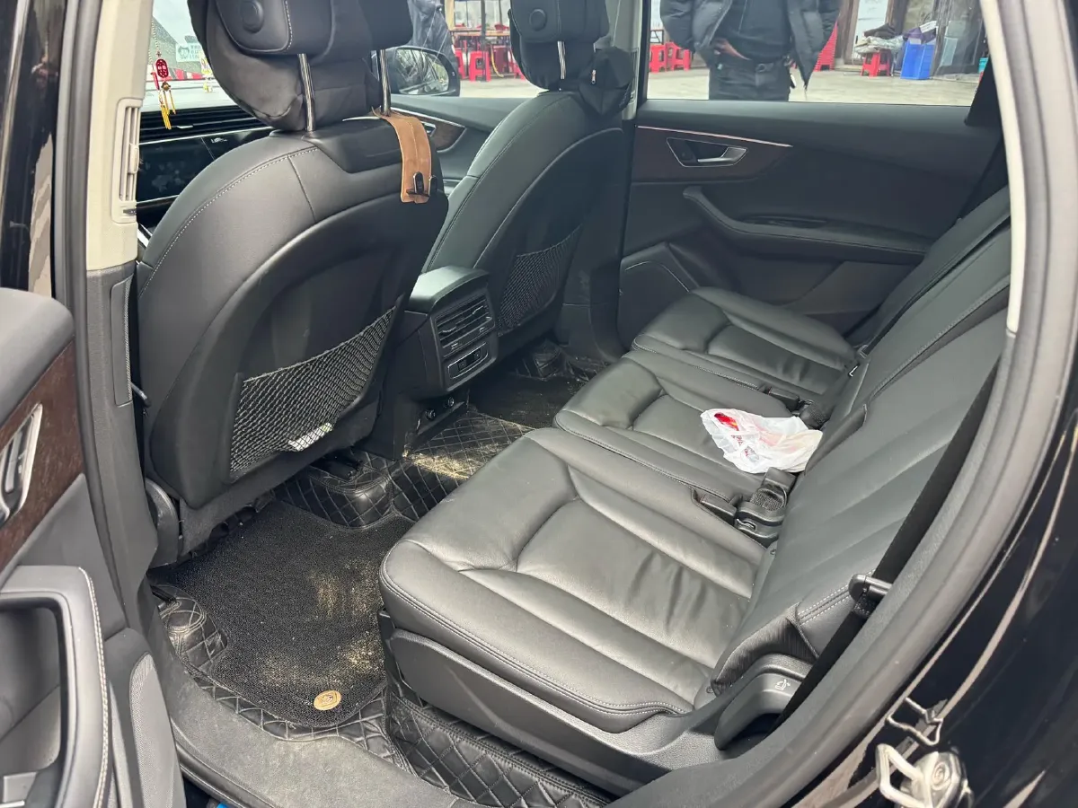 2024 Audi Q7 2.0T 265HP L4 8AT,autocango,china used car exporter,china ev exporter,chinese used car exporter,chinese used ev exporter