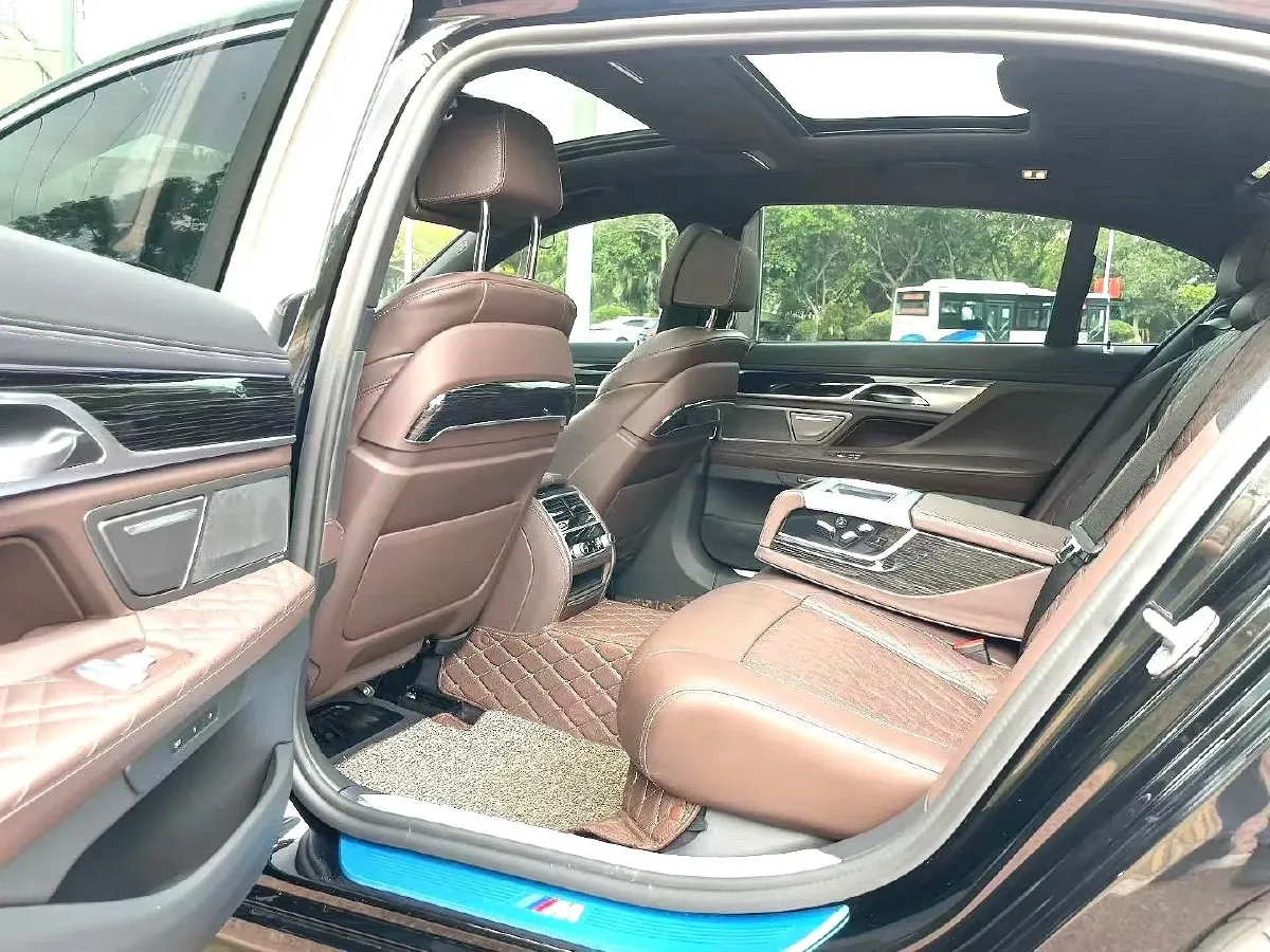 2021 BMW 7 Series 3.0T 340HP L6 8AT,autocango,china used car exporter,china ev exporter,chinese used car exporter,chinese used ev exporter