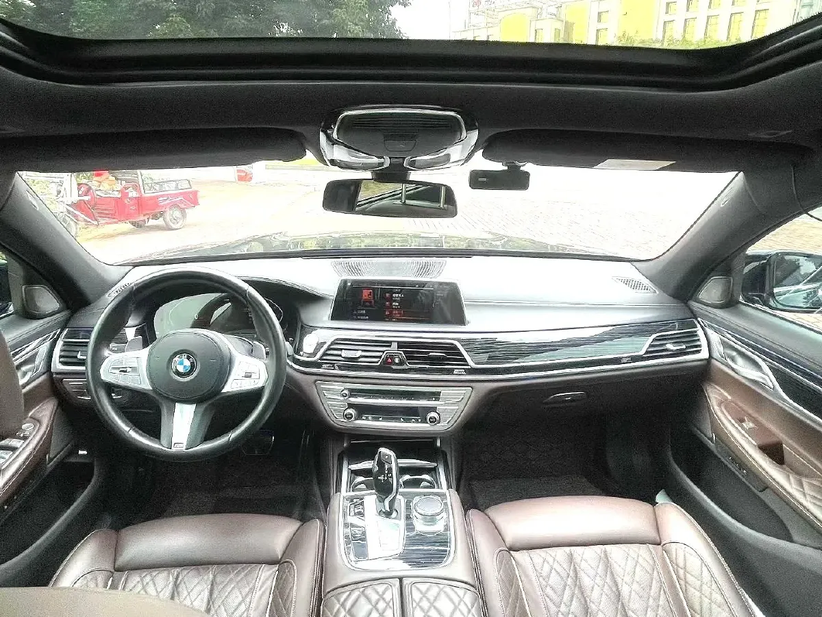 2021 BMW 7 Series 3.0T 340HP L6 8AT,autocango,china used car exporter,china ev exporter,chinese used car exporter,chinese used ev exporter