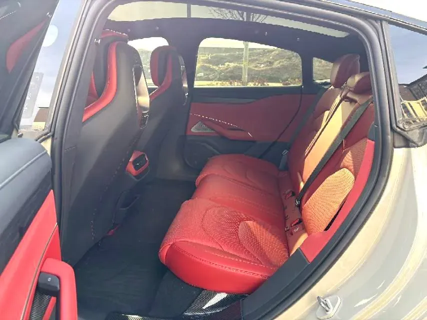 2024 MI SU7 BEV 101KWH,autocango,china used car exporter,china ev exporter,chinese used car exporter,chinese used ev exporter