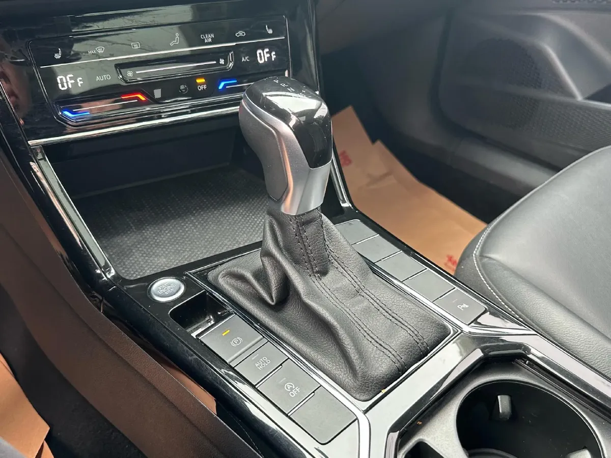 2023 Volkswagen Passat 2.0T 186HP L4 7DCT,autocango,china used car exporter,china ev exporter,chinese used car exporter,chinese used ev exporter