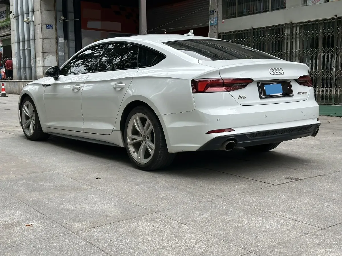 2019 Alfa Romeo Giulia 2.0T 280HP L4 8AT,autocango,china used car exporter,china ev exporter,chinese used car exporter,chinese used ev exporter