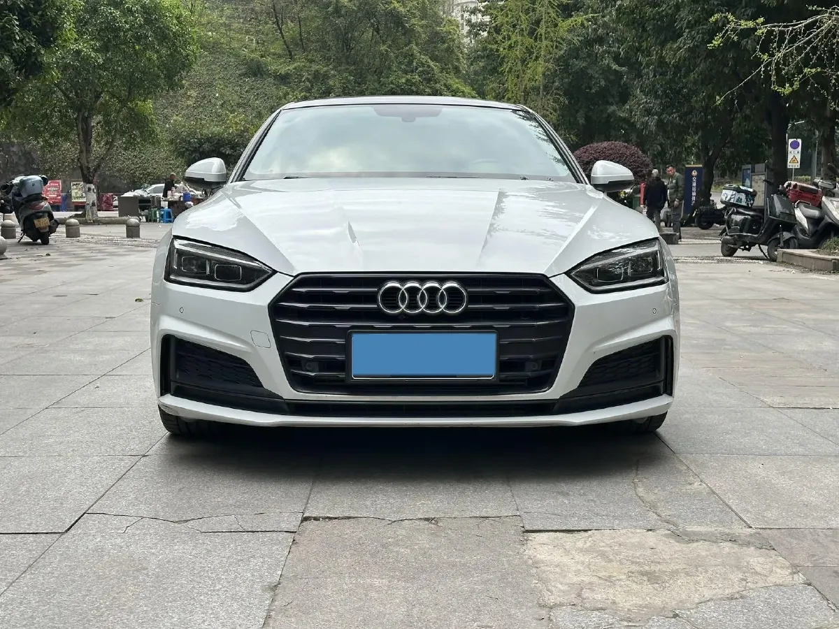 2019 Alfa Romeo Giulia 2.0T 280HP L4 8AT,autocango,china used car exporter,china ev exporter,chinese used car exporter,chinese used ev exporter