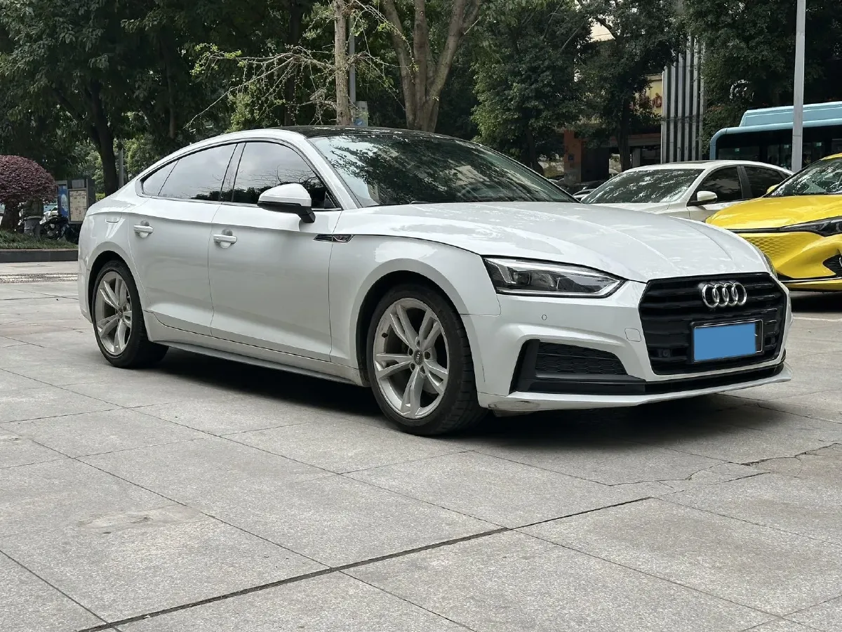 2019 Alfa Romeo Giulia 2.0T 280HP L4 8AT,autocango,china used car exporter,china ev exporter,chinese used car exporter,chinese used ev exporter