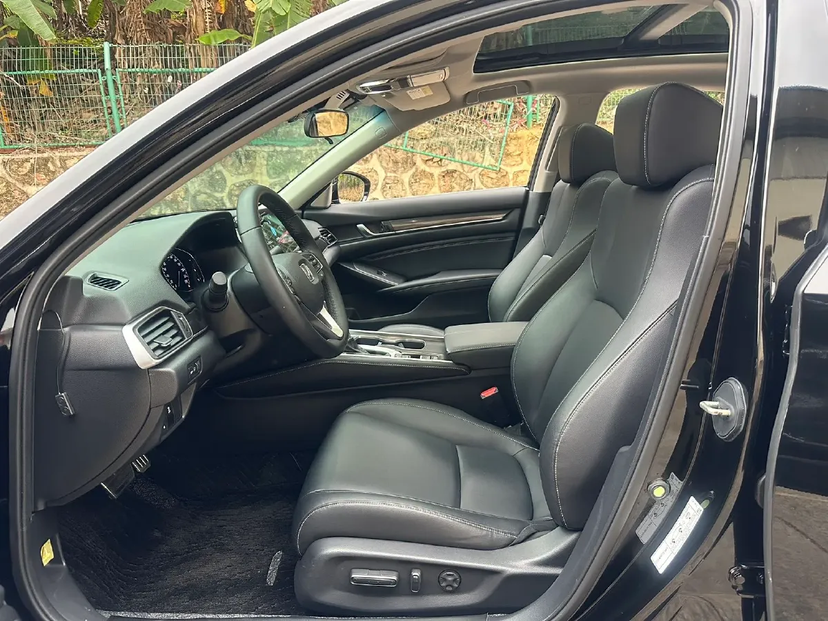 2022 Honda Accord 1.5T 194HP L4 CVT,autocango,china used car exporter,china ev exporter,chinese used car exporter,chinese used ev exporter