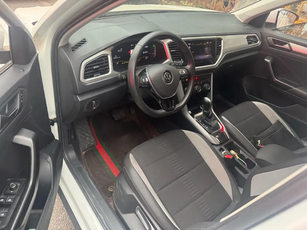 2022 Volkswagen T-Roc 1.4T 150HP L4 7DCT,autocango,china used car exporter,china ev exporter,chinese used car exporter,chinese used ev exporter