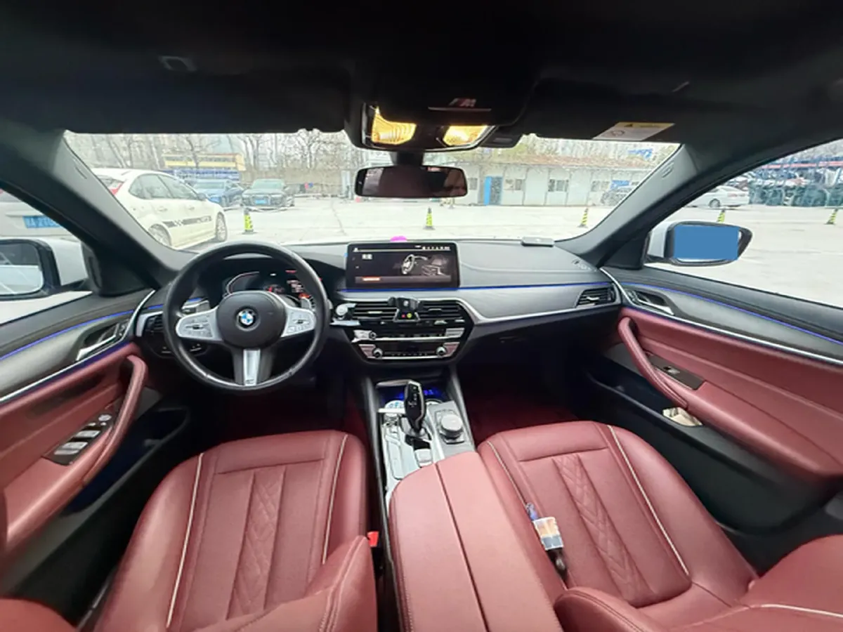 2022 BMW 5 Series 2.0T 252HP L4 8AT,autocango,china used car exporter,china ev exporter,chinese used car exporter,chinese used ev exporter