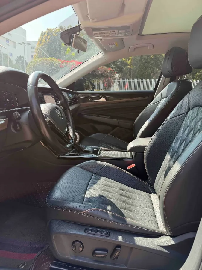 2019 Volvo V40 1.5T 152HP L4 6AT,autocango,china used car exporter,china ev exporter,chinese used car exporter,chinese used ev exporter