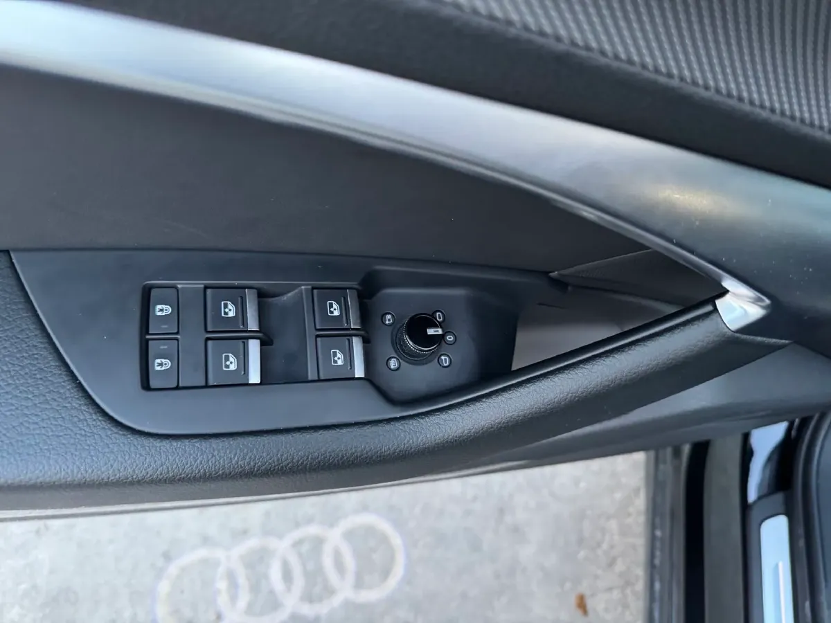 2022 Audi A6L 2.0T 224HP L4 7DCT,autocango,china used car exporter,china ev exporter,chinese used car exporter,chinese used ev exporter