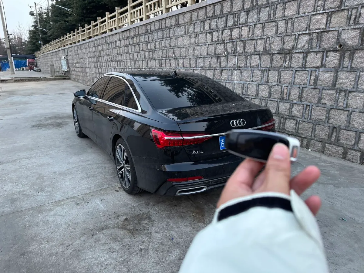 2022 Audi A6L 2.0T 224HP L4 7DCT,autocango,china used car exporter,china ev exporter,chinese used car exporter,chinese used ev exporter