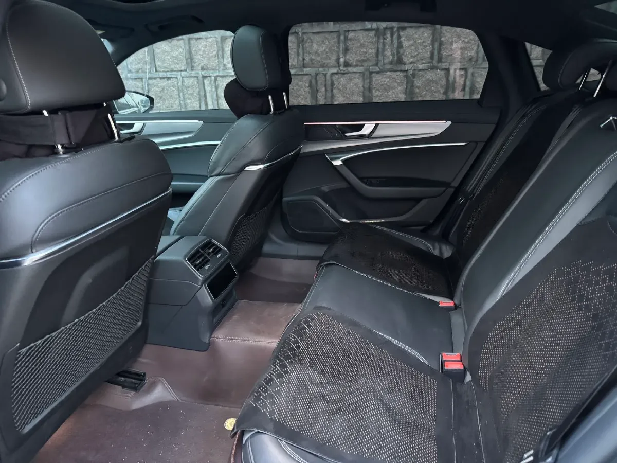 2022 Audi A6L 2.0T 224HP L4 7DCT,autocango,china used car exporter,china ev exporter,chinese used car exporter,chinese used ev exporter