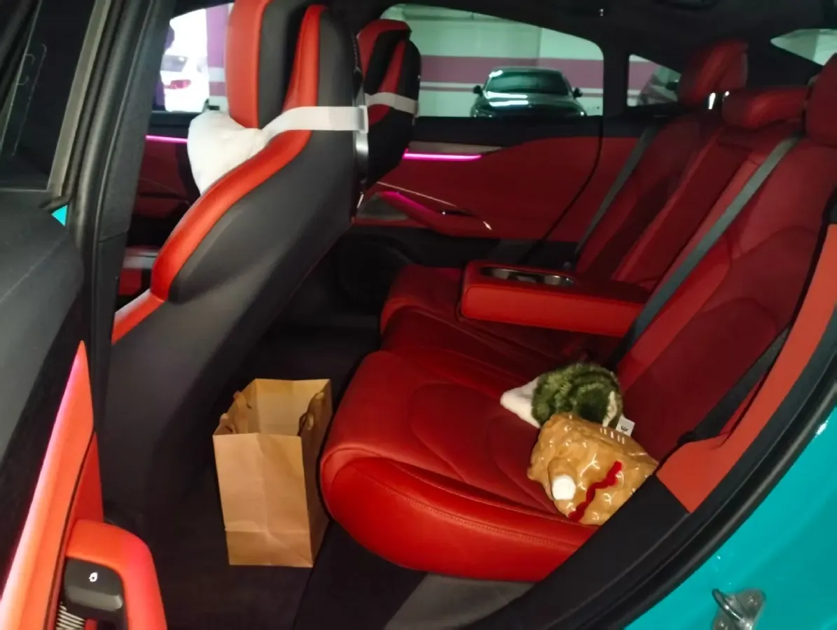 2024 MI SU7 BEV 73.6KWH,autocango,china used car exporter,china ev exporter,chinese used car exporter,chinese used ev exporter