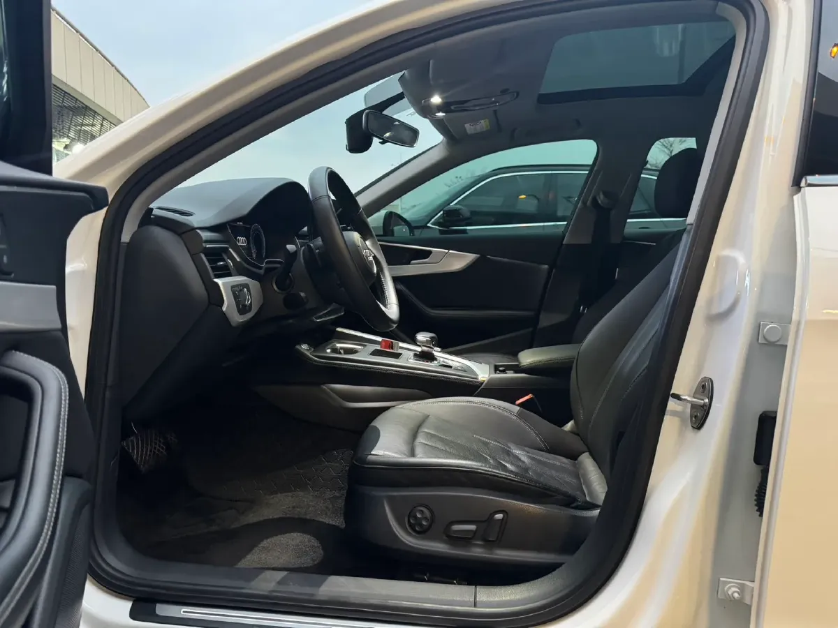 2020 Audi A4L 2.0T 190HP L4 7DCT,autocango,china used car exporter,china ev exporter,chinese used car exporter,chinese used ev exporter