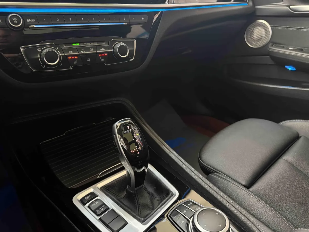 2021 BMW 1 Series 1.5T 140HP L3 7DCT,autocango,china used car exporter,china ev exporter,chinese used car exporter,chinese used ev exporter