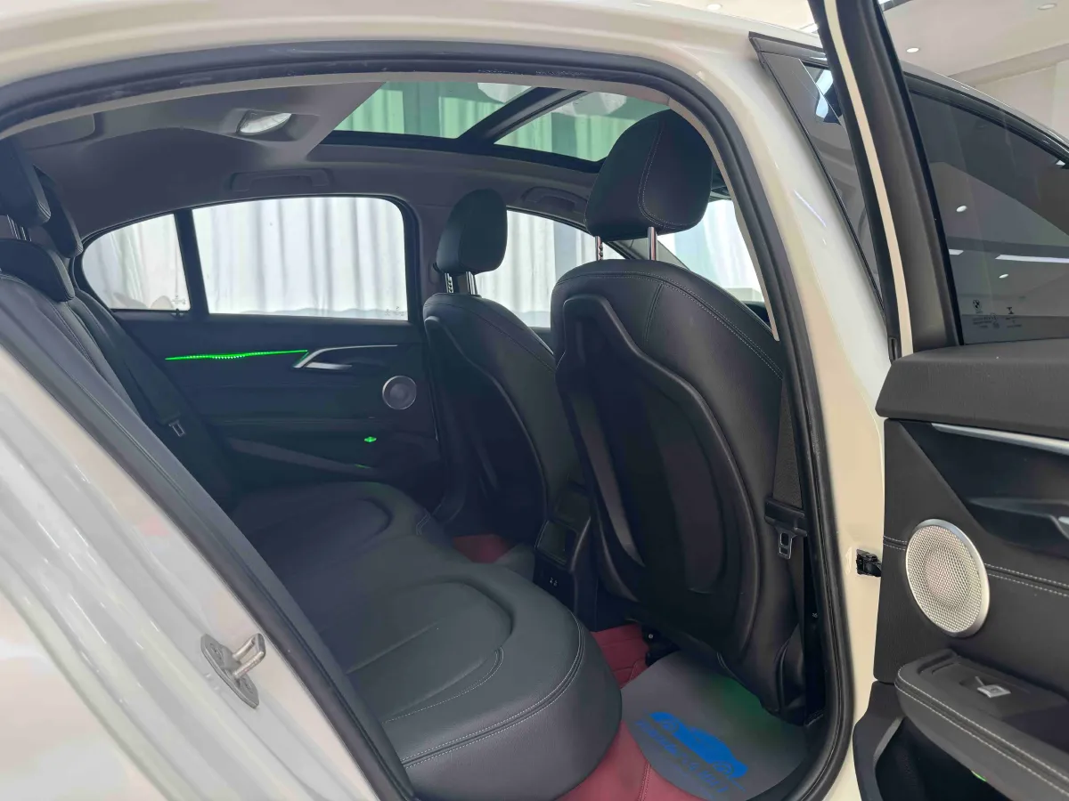 2021 BMW 1 Series 1.5T 140HP L3 7DCT,autocango,china used car exporter,china ev exporter,chinese used car exporter,chinese used ev exporter