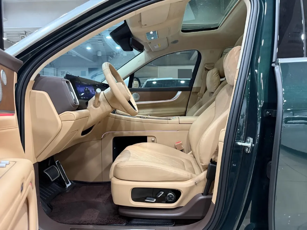 2024 AITO AITO M9 1.5T 152HP L4 REEV 42KWH,autocango,china used car exporter,china ev exporter,chinese used car exporter,chinese used ev exporter