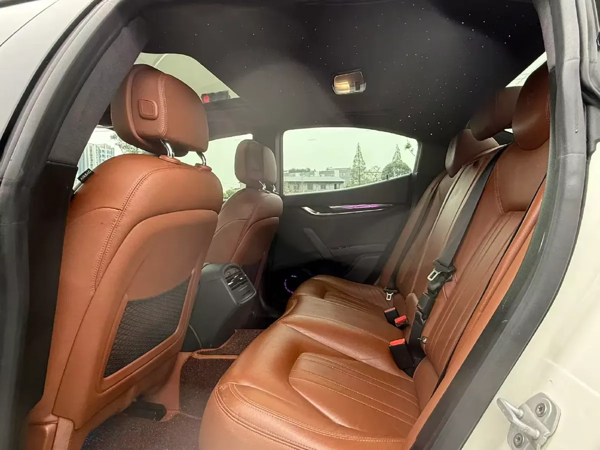 2021 Maserati Ghibli 2.0T 330HP L4 8AT,autocango,china used car exporter,china ev exporter,chinese used car exporter,chinese used ev exporter