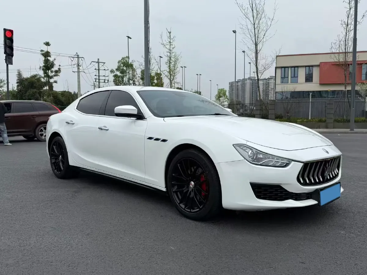 2021 Maserati Ghibli 2.0T 330HP L4 8AT,autocango,china used car exporter,china ev exporter,chinese used car exporter,chinese used ev exporter
