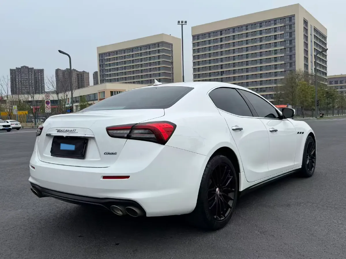 2021 Maserati Ghibli 2.0T 330HP L4 8AT,autocango,china used car exporter,china ev exporter,chinese used car exporter,chinese used ev exporter