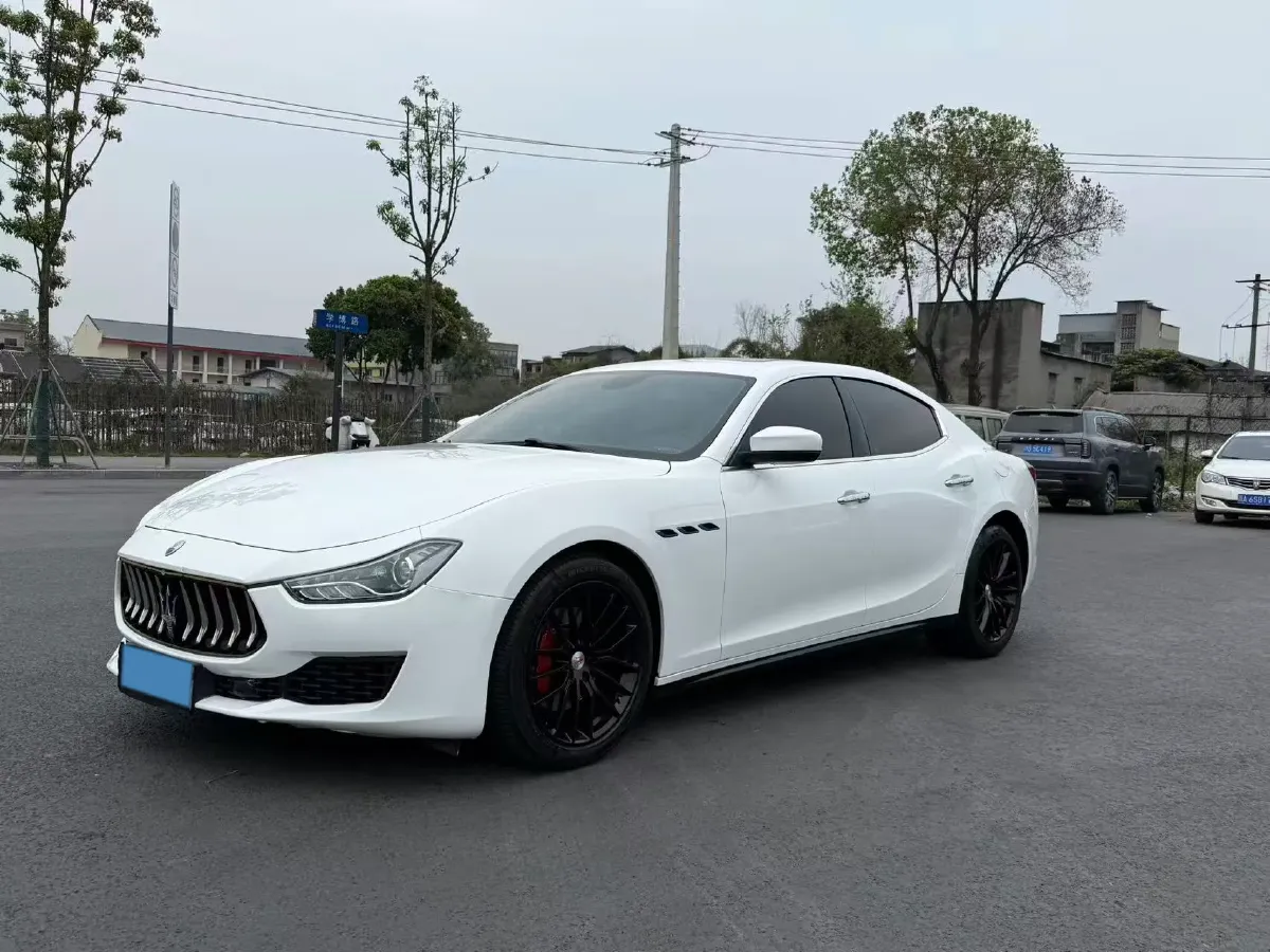 2021 Maserati Ghibli 2.0T 330HP L4 8AT,autocango,china used car exporter,china ev exporter,chinese used car exporter,chinese used ev exporter