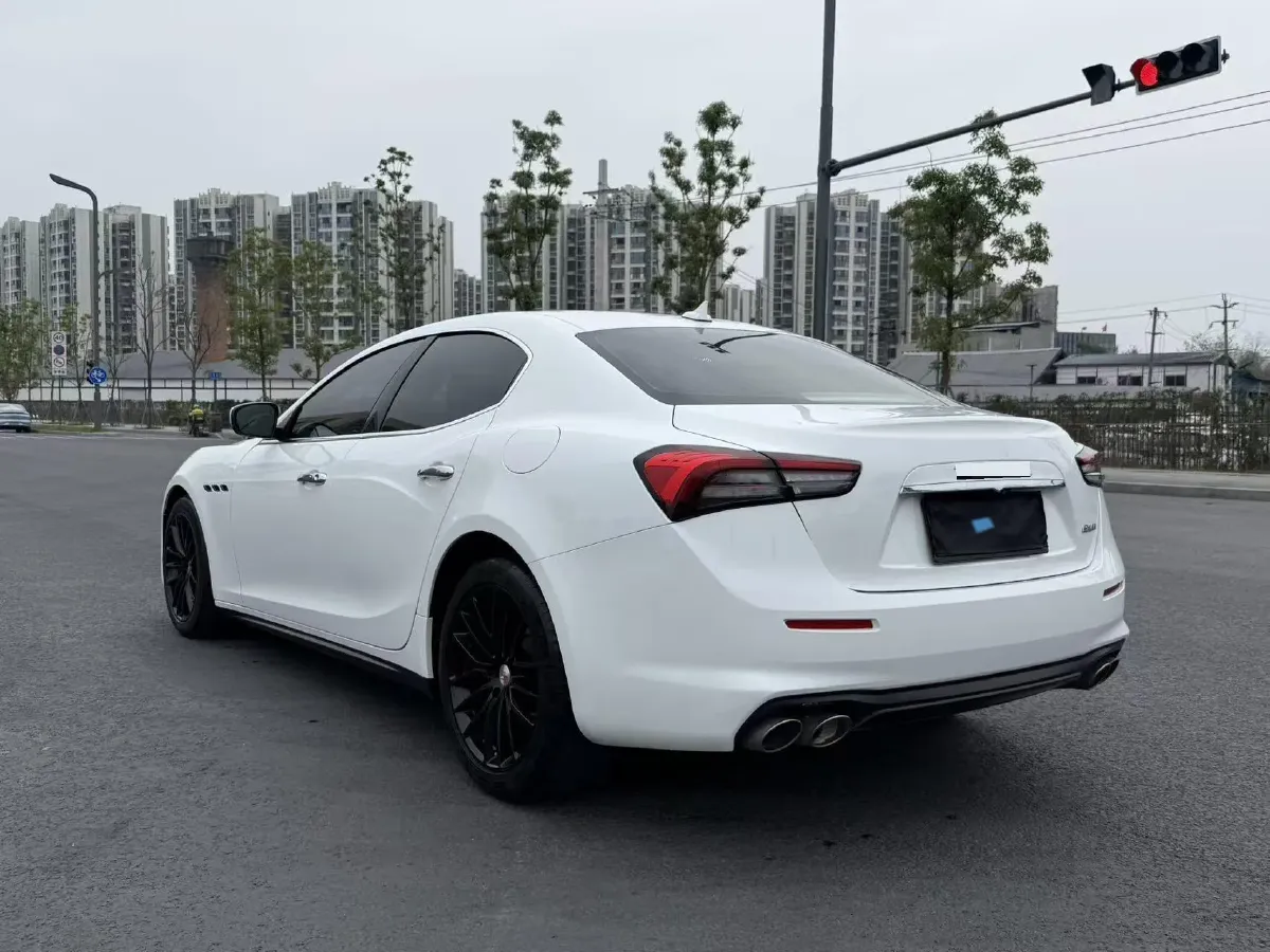 2021 Maserati Ghibli 2.0T 330HP L4 8AT,autocango,china used car exporter,china ev exporter,chinese used car exporter,chinese used ev exporter