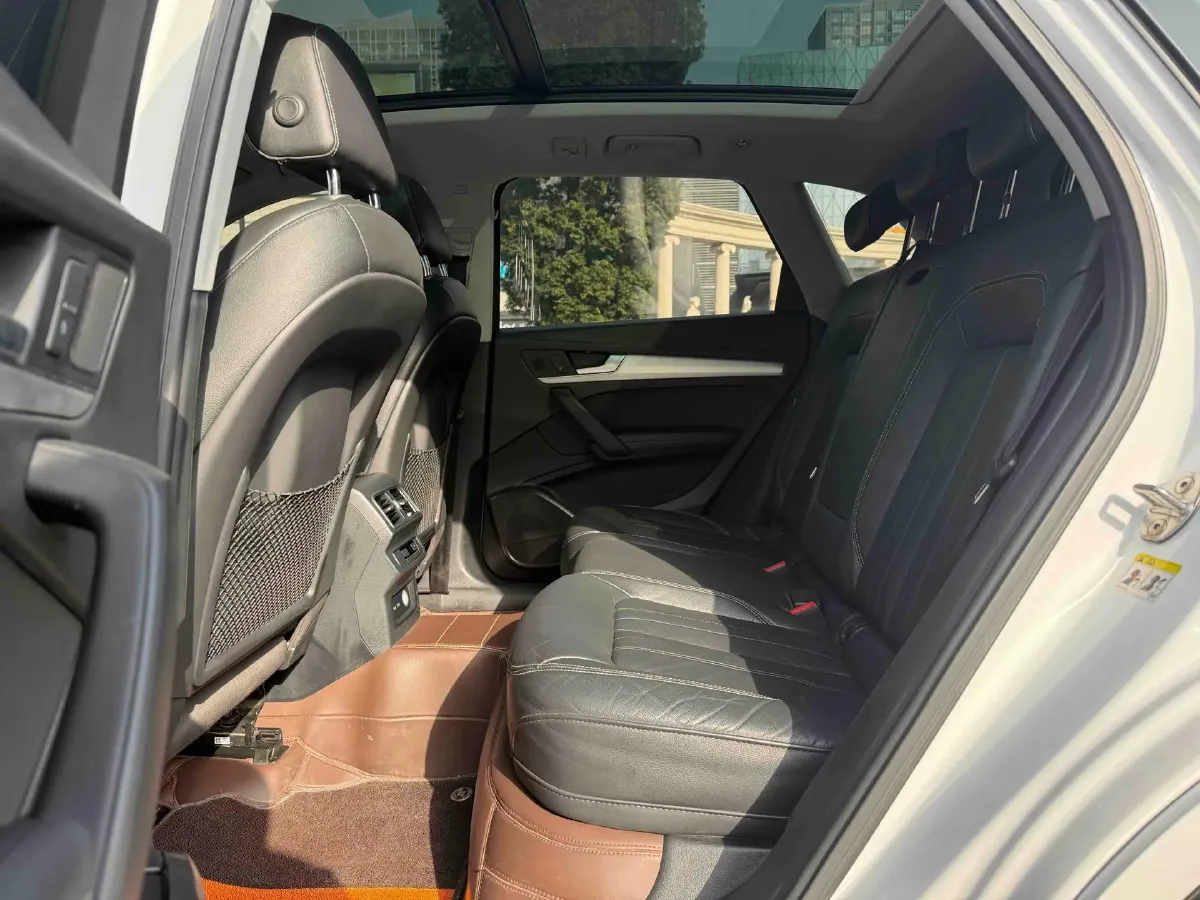 2020 Audi Q5L 2.0T 190HP L4 7DCT,autocango,china used car exporter,china ev exporter,chinese used car exporter,chinese used ev exporter