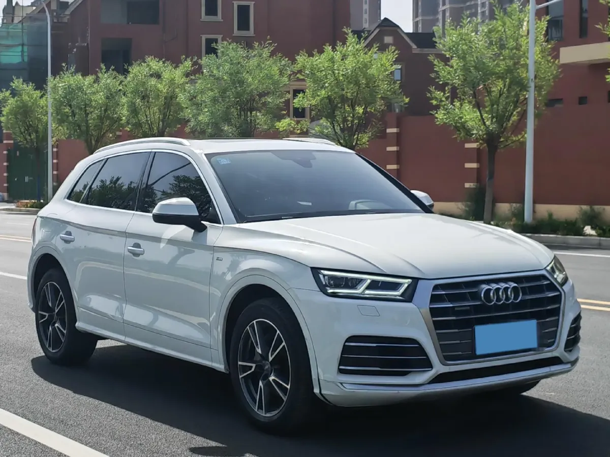 2020 Audi Q5L 2.0T 190HP L4 7DCT,autocango,china used car exporter,china ev exporter,chinese used car exporter,chinese used ev exporter