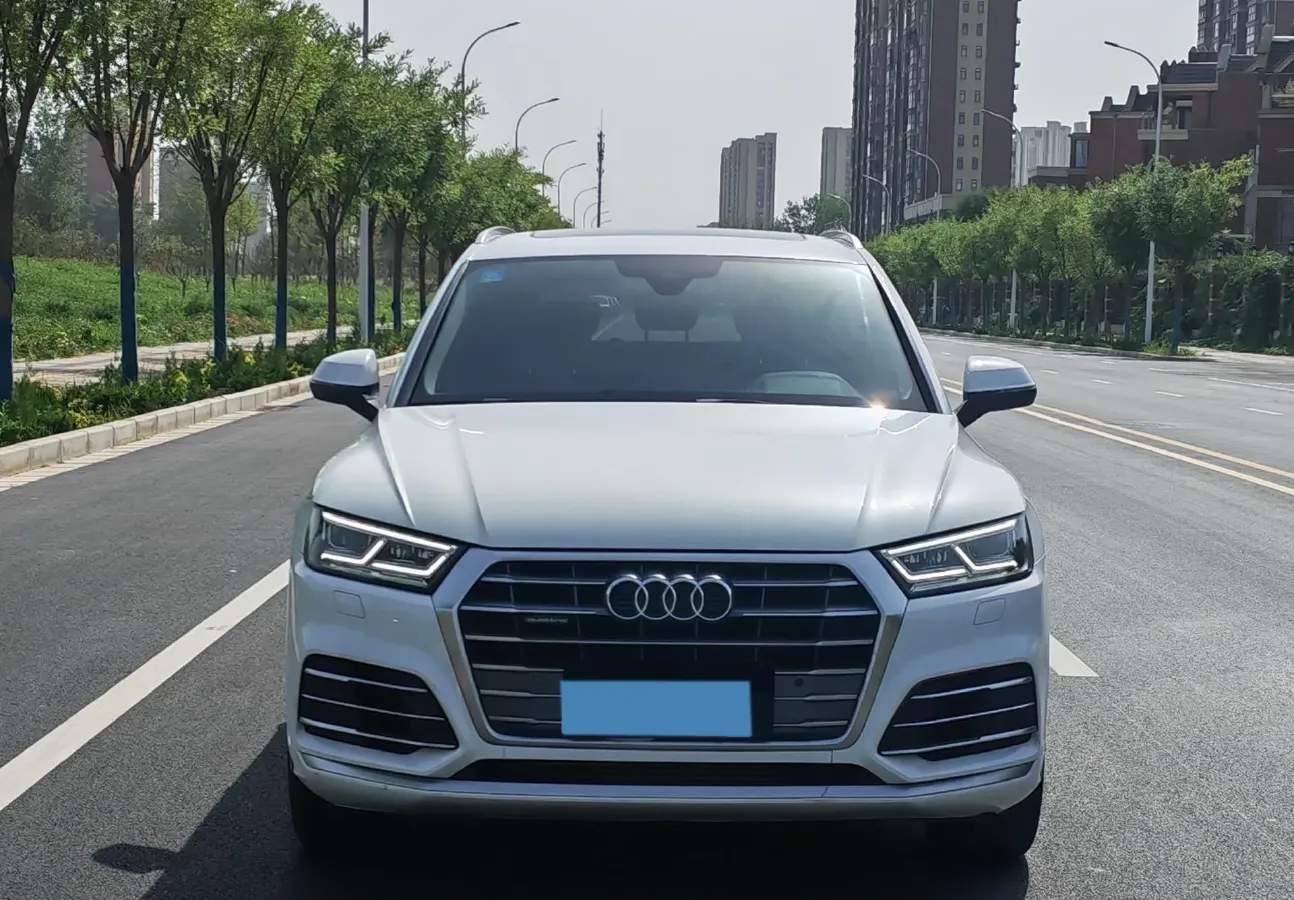 2020 Audi Q5L 2.0T 190HP L4 7DCT,autocango,china used car exporter,china ev exporter,chinese used car exporter,chinese used ev exporter