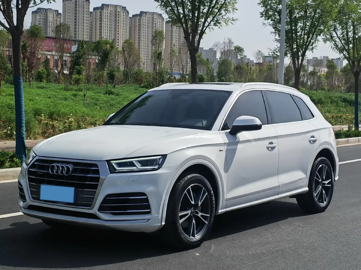 2020 Audi Q5L 2.0T 190HP L4 7DCT,autocango,china used car exporter,china ev exporter,chinese used car exporter,chinese used ev exporter