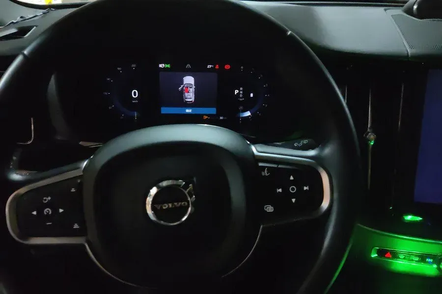 2022 Volvo XC60 2.0T 250HP L4 8AT,autocango,china used car exporter,china ev exporter,chinese used car exporter,chinese used ev exporter