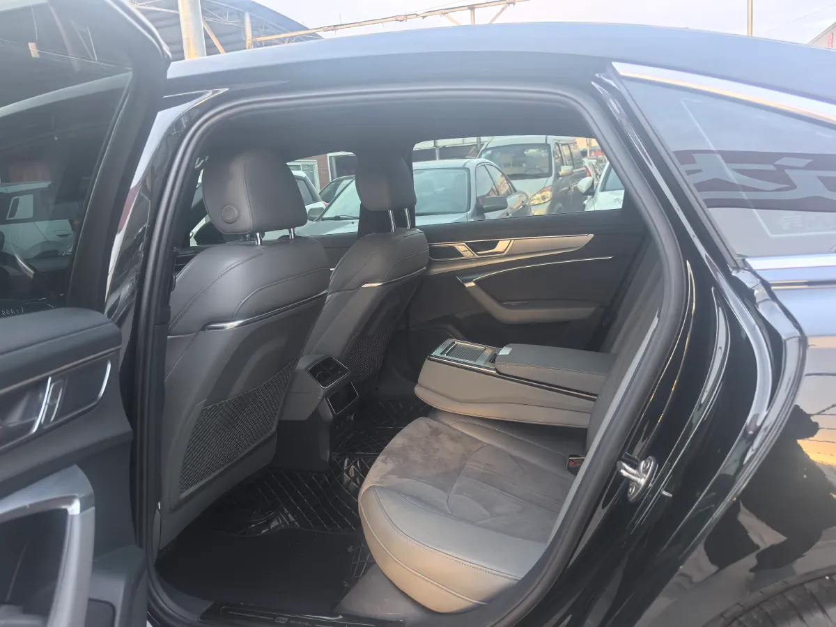 2023 Audi A6L 2.0T 245HP L4 7DCT,autocango,china used car exporter,china ev exporter,chinese used car exporter,chinese used ev exporter