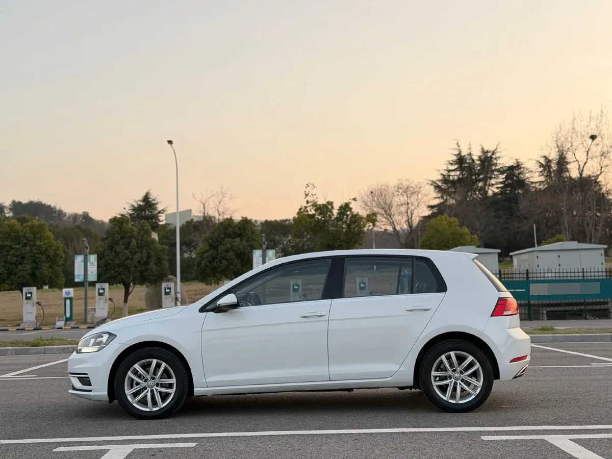 2018 Volkswagen Golf 1.6L 110HP L4 6AT,autocango,china used car exporter,china ev exporter,chinese used car exporter,chinese used ev exporter