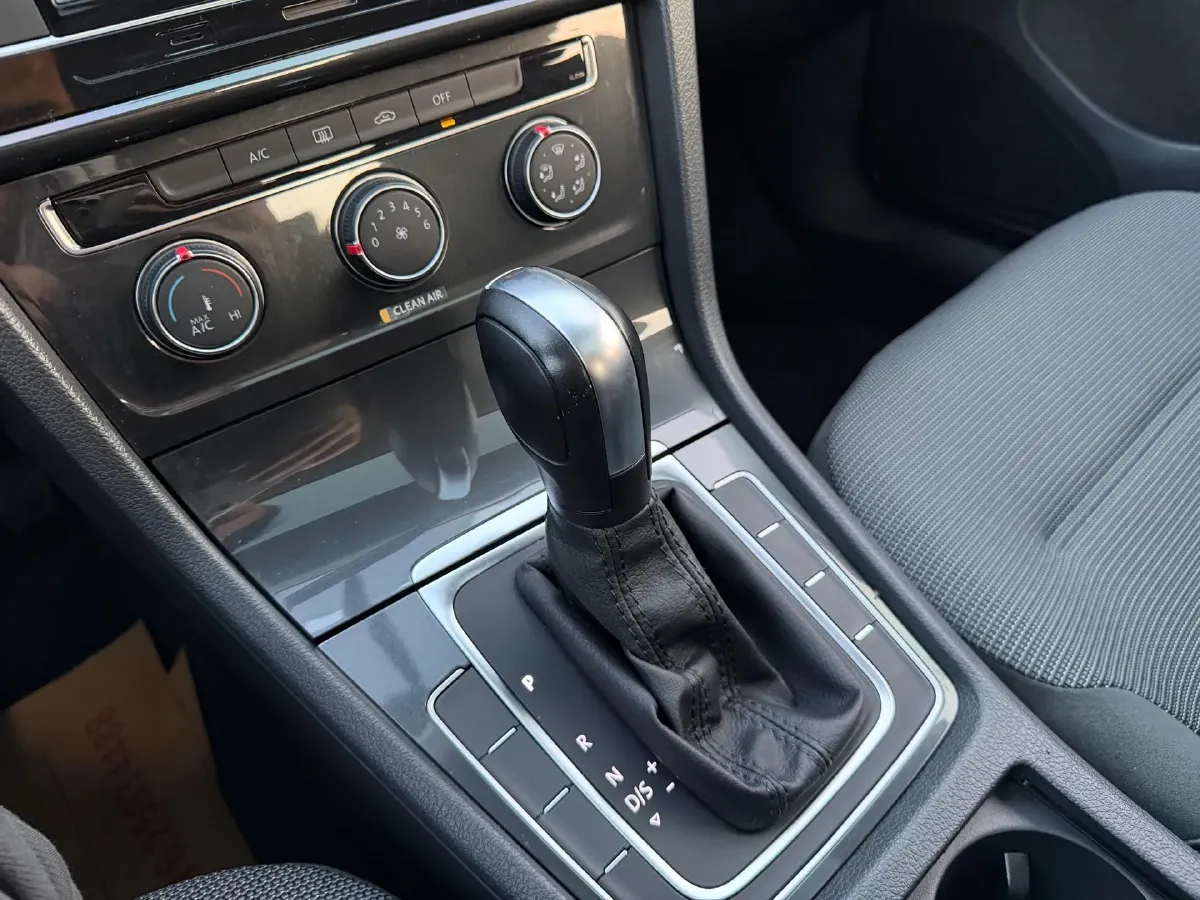 2018 Volkswagen Golf 1.6L 110HP L4 6AT,autocango,china used car exporter,china ev exporter,chinese used car exporter,chinese used ev exporter