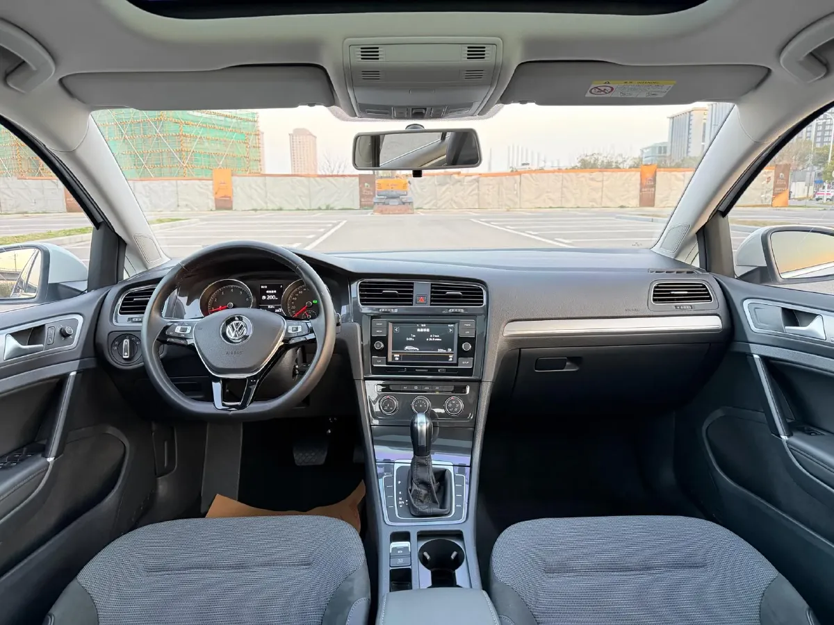 2018 Volkswagen Golf 1.6L 110HP L4 6AT,autocango,china used car exporter,china ev exporter,chinese used car exporter,chinese used ev exporter